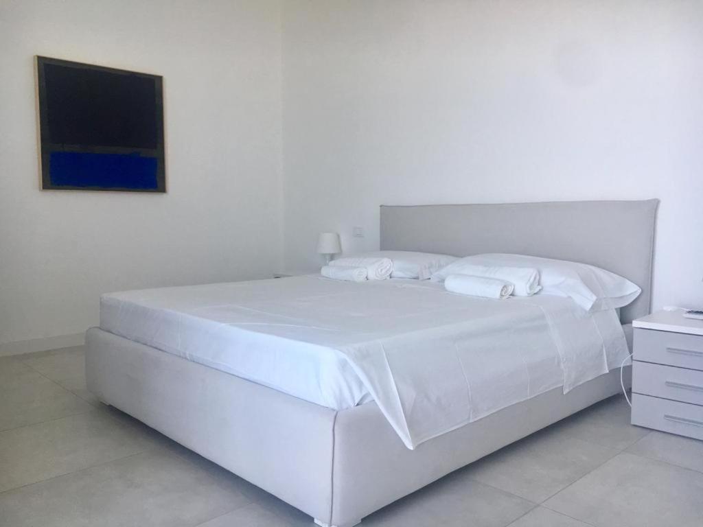 Luxury Villa Blue&Blanc Piscina A Sfioro Isola 迪亚曼特 外观 照片