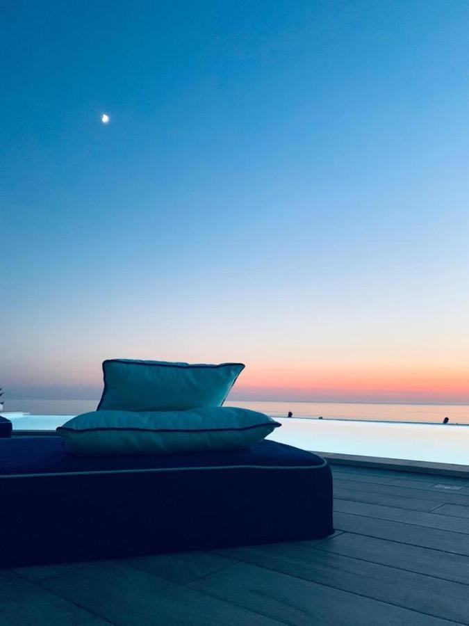 Luxury Villa Blue&Blanc Piscina A Sfioro Isola 迪亚曼特 外观 照片