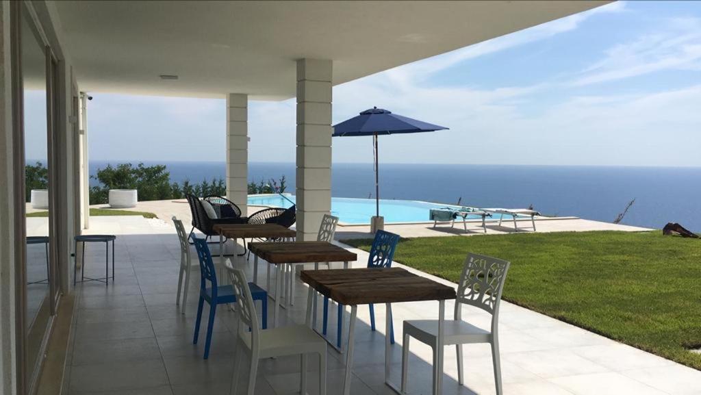 Luxury Villa Blue&Blanc Piscina A Sfioro Isola 迪亚曼特 外观 照片